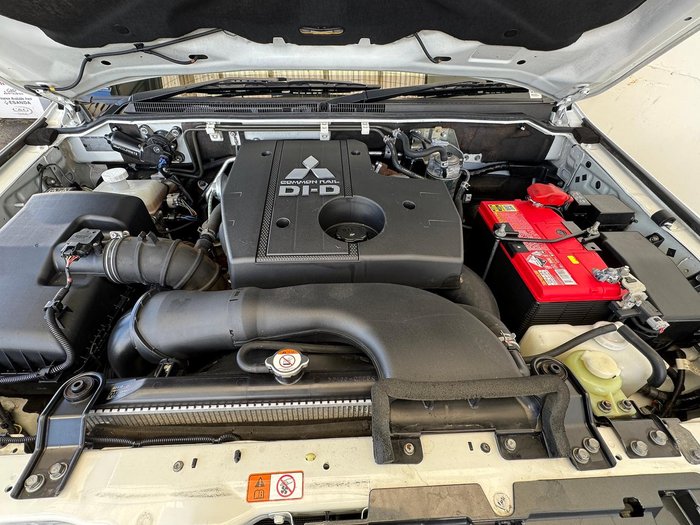 2016 Mitsubishi Pajero GLX