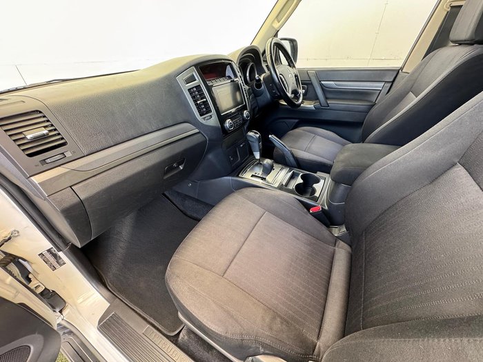 2016 Mitsubishi Pajero GLX