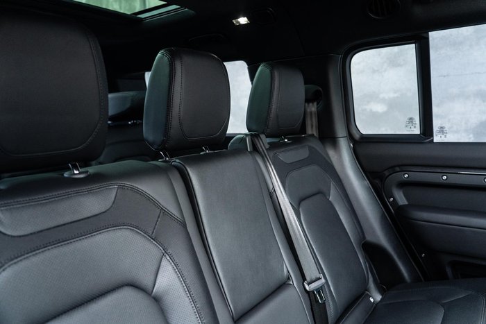 2024 Land Rover Defender 130 D300 X-Dynamic SE