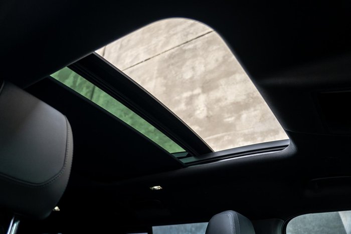 2024 Land Rover Defender 130 D300 X-Dynamic SE