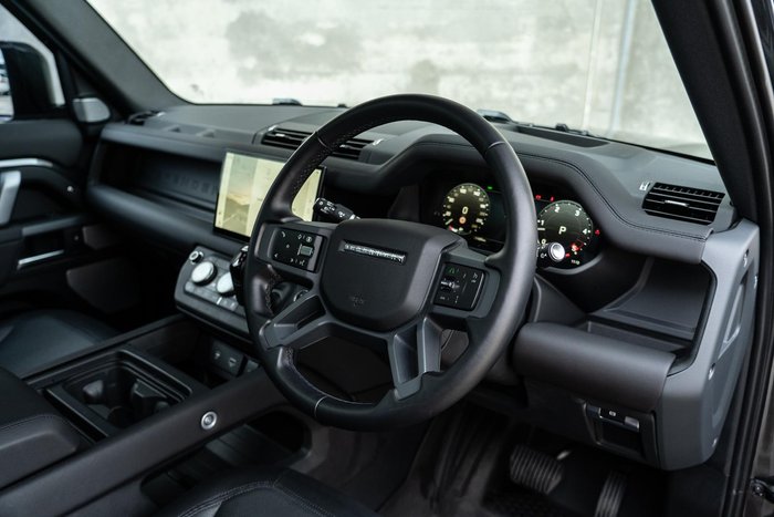 2024 Land Rover Defender 130 D300 X-Dynamic SE