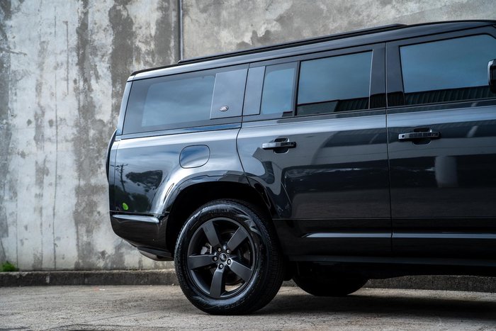 2024 Land Rover Defender 130 D300 X-Dynamic SE