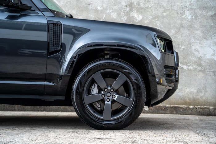 2024 Land Rover Defender 130 D300 X-Dynamic SE