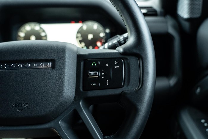 2024 Land Rover Defender 130 D300 X-Dynamic SE