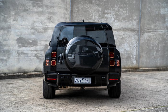 2024 Land Rover Defender 130 D300 X-Dynamic SE