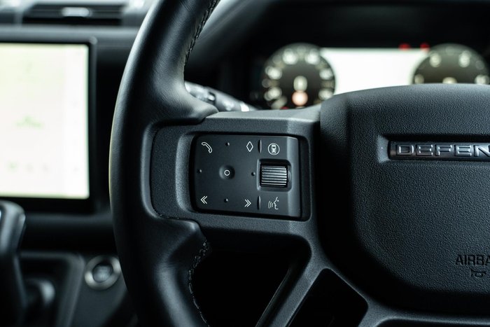 2024 Land Rover Defender 130 D300 X-Dynamic SE