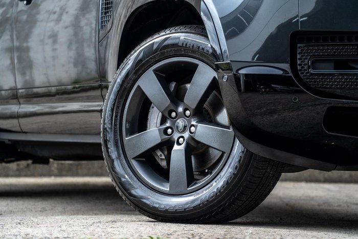 2024 Land Rover Defender 130 D300 X-Dynamic SE