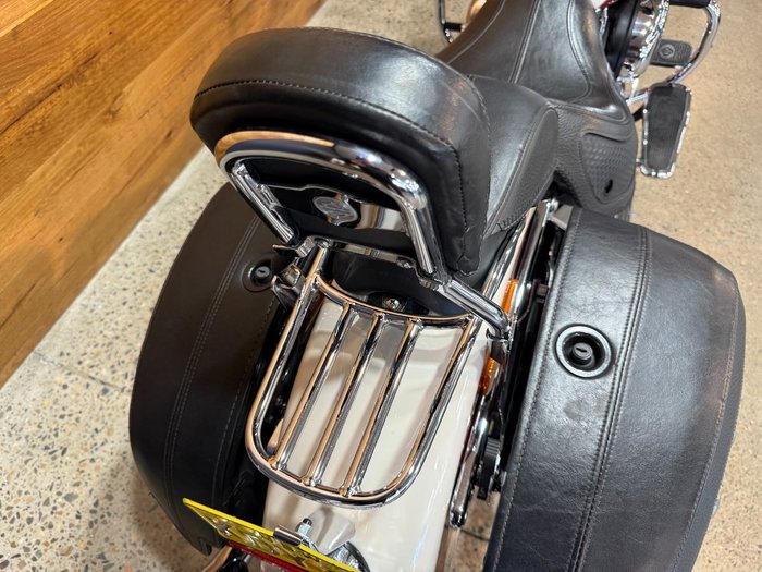 2013 Harley-davidson FLSTN SOFTAIL DELUXE White