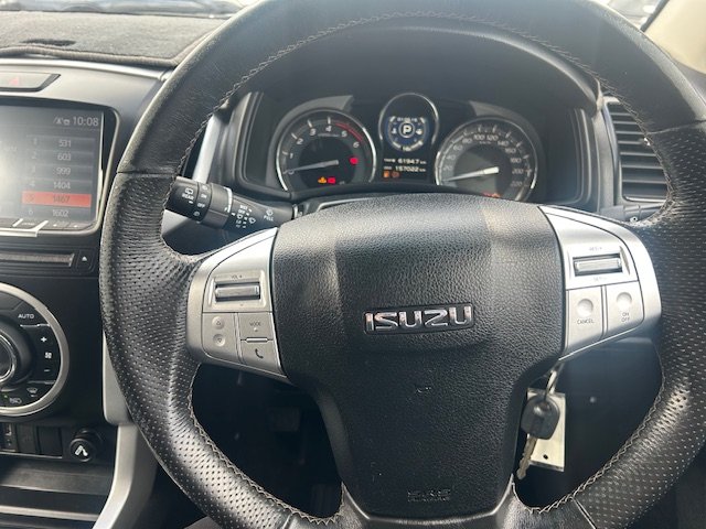 2017 ISUZU MU-X