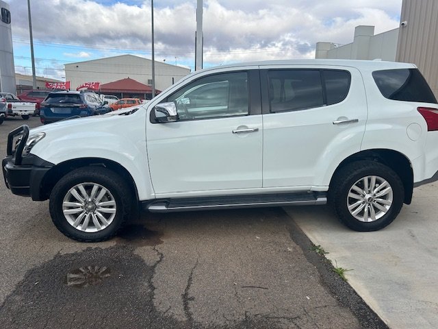 2017 ISUZU MU-X