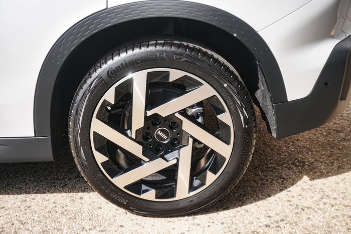 2025 MINI Countryman C Favoured