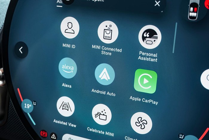 2025 MINI Countryman C Favoured