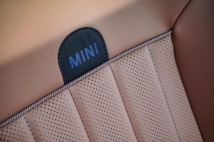 2025 MINI Countryman C Favoured