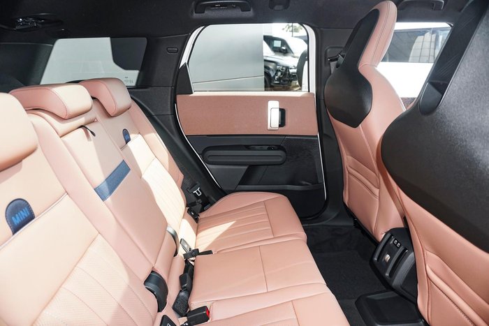 2025 MINI Countryman C Favoured