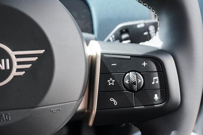 2025 MINI Countryman C Favoured