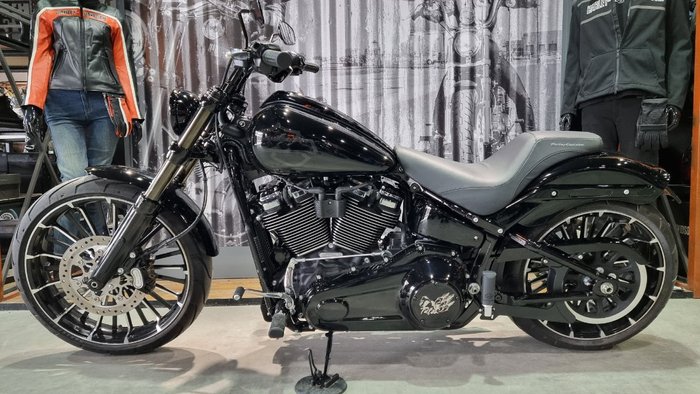 2025 Harley-davidson FXBR BREAKOUT (117) Vivid Black