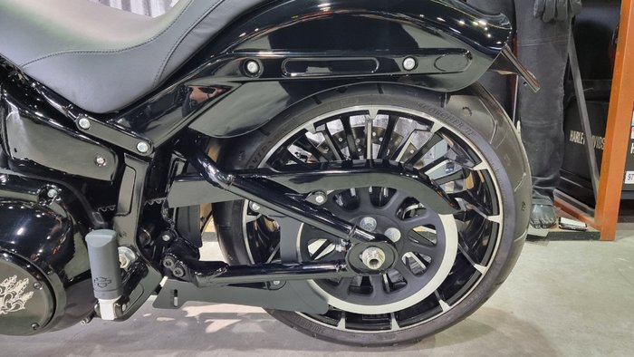 2025 Harley-davidson FXBR BREAKOUT (117) Vivid Black
