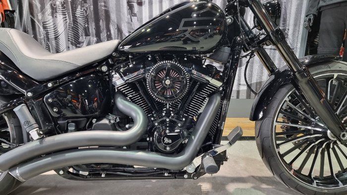 2025 Harley-davidson FXBR BREAKOUT (117) Vivid Black