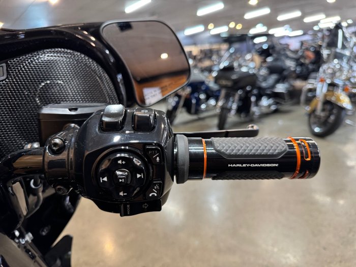 2025 Harley-davidson FLHXSE CVO STREET GLIDE (121) RAVEN FADE