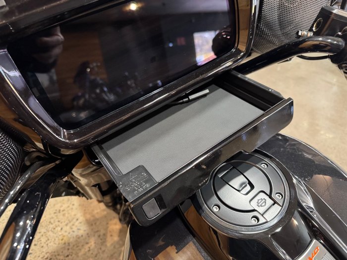 2025 Harley-davidson FLHXSE CVO STREET GLIDE (121) RAVEN FADE