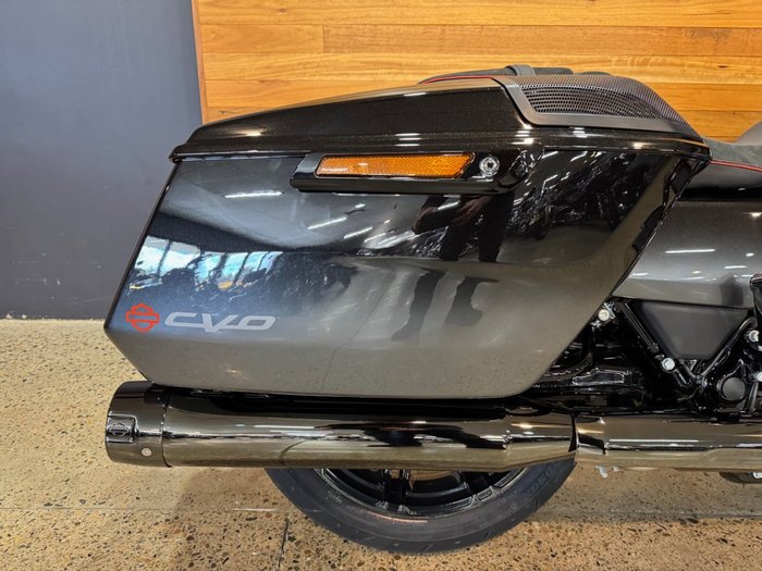 2025 Harley-davidson FLHXSE CVO STREET GLIDE (121) RAVEN FADE