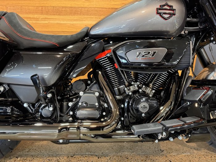 2025 Harley-davidson FLHXSE CVO STREET GLIDE (121) RAVEN FADE