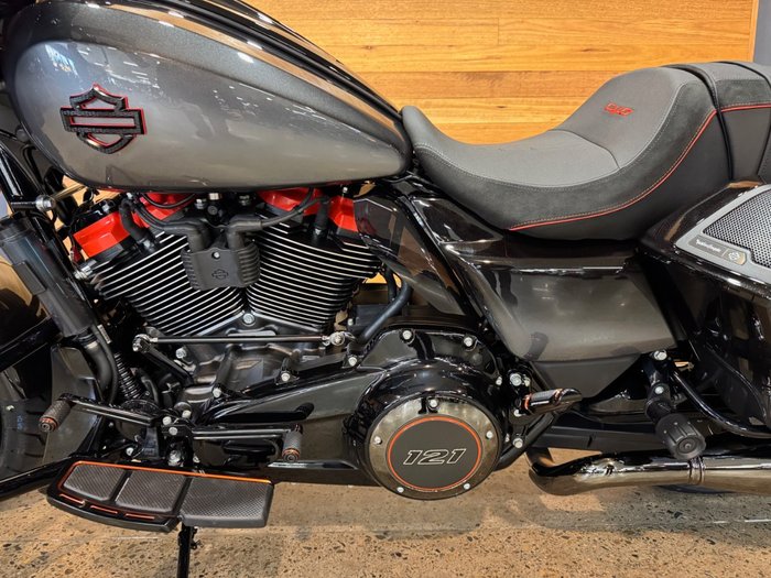2025 Harley-davidson FLHXSE CVO STREET GLIDE (121) RAVEN FADE
