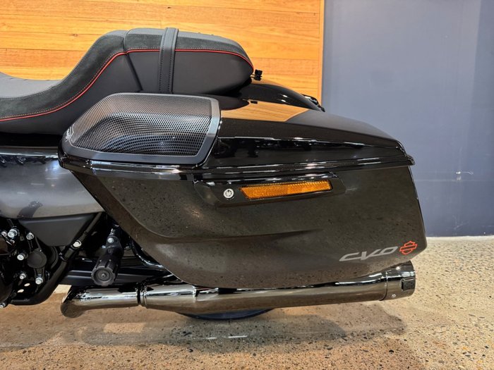 2025 Harley-davidson FLHXSE CVO STREET GLIDE (121) RAVEN FADE
