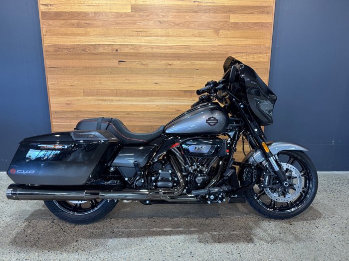 2025 Harley-davidson FLHXSE CVO STREET GLIDE (121) RAVEN FADE
