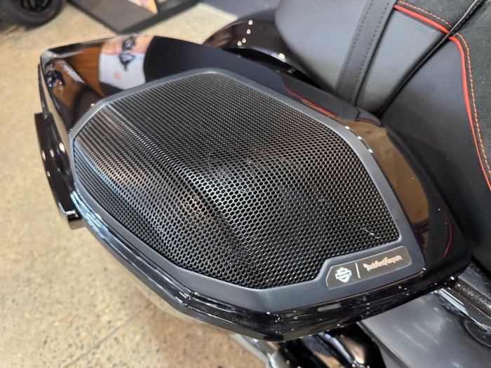 2025 Harley-davidson FLHXSE CVO STREET GLIDE (121) RAVEN FADE
