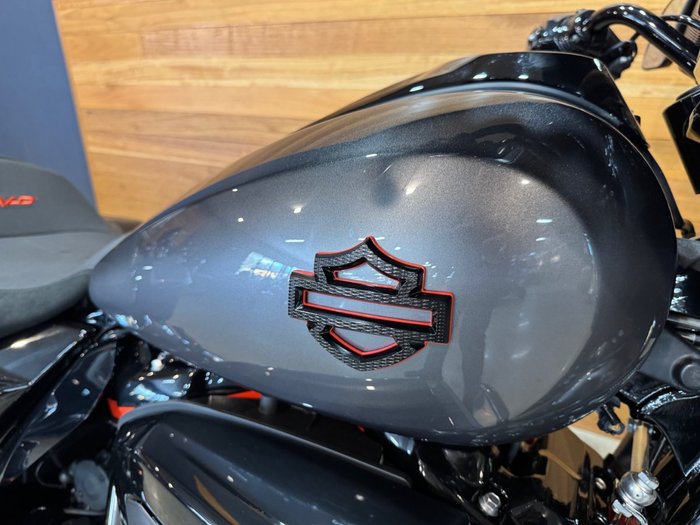 2025 Harley-davidson FLHXSE CVO STREET GLIDE (121) RAVEN FADE