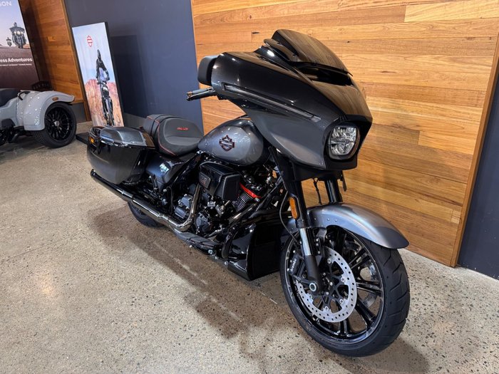 2025 Harley-davidson FLHXSE CVO STREET GLIDE (121) RAVEN FADE