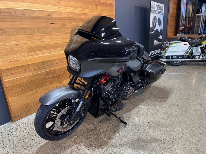 2025 Harley-davidson FLHXSE CVO STREET GLIDE (121) RAVEN FADE