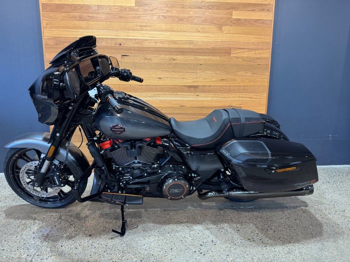 2025 Harley-davidson FLHXSE CVO STREET GLIDE (121) RAVEN FADE