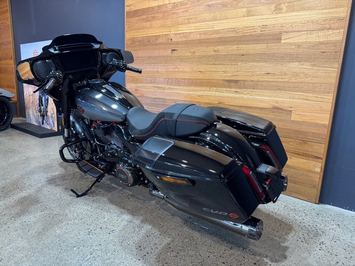 2025 Harley-davidson FLHXSE CVO STREET GLIDE (121) RAVEN FADE