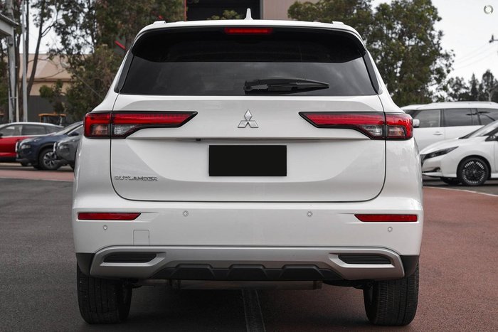 2024 Mitsubishi Outlander LS