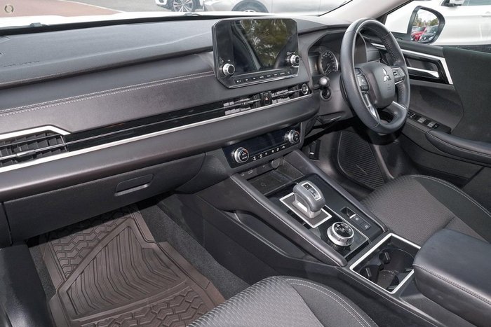 2024 Mitsubishi Outlander LS