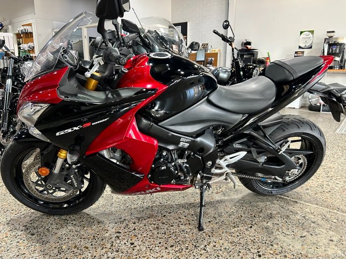 2016 Suzuki GSX-S1000F RED