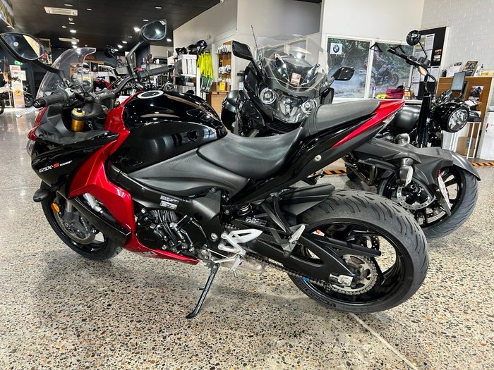 2016 Suzuki GSX-S1000F RED