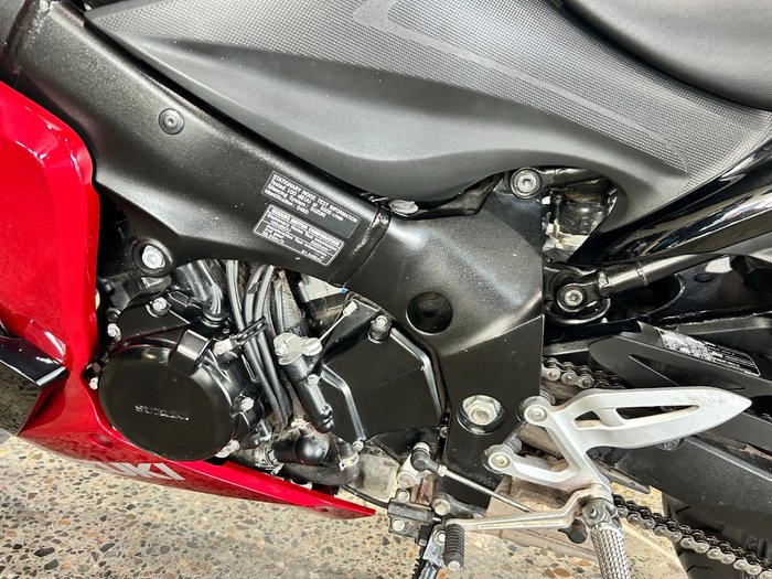2016 Suzuki GSX-S1000F RED