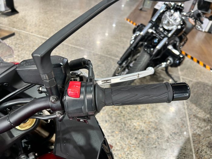 2016 Suzuki GSX-S1000F RED