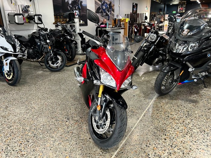 2016 Suzuki GSX-S1000F RED