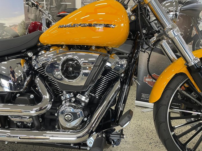 2025 Harley-Davidson Breakout 117 (FXBR) Softail Yellow