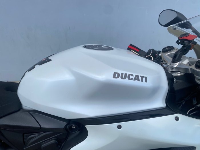 2014 DUCATI 899 PANIGALE White