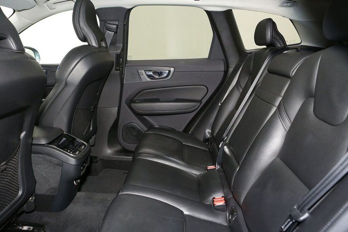 2020 Volvo XC60 T5 Momentum