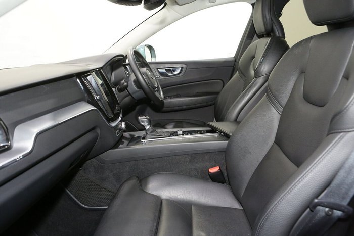 2020 Volvo XC60 T5 Momentum