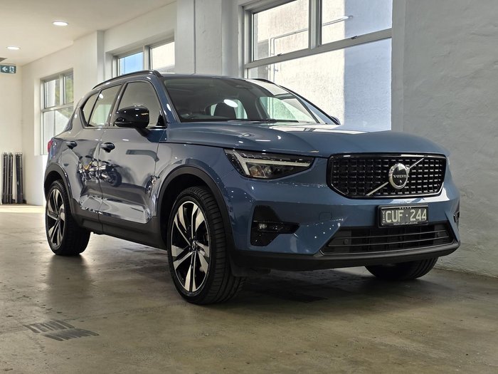2023 Volvo XC40