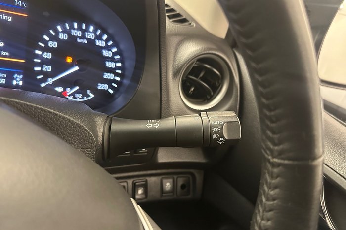 2020 Nissan Navara ST-X