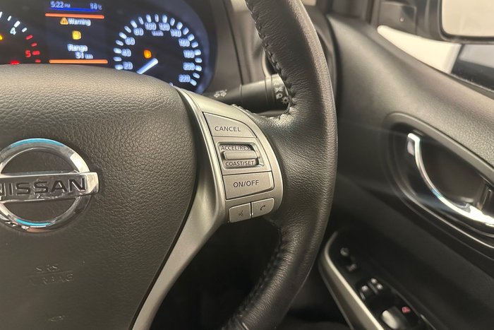 2020 Nissan Navara ST-X