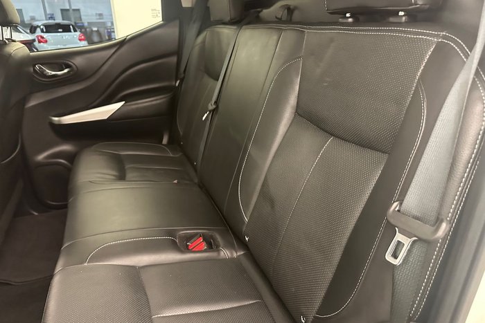 2020 Nissan Navara ST-X